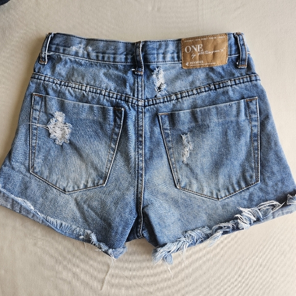 One‎ by One Teaspoon Cuffed Distressed Button Fly Denim Women's Shorts, Size 26 - Picture 4 of 7